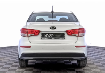 Подержанный автомобиль Kia Rio Sedan 2017 года (6 фото)