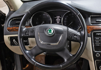 Подержанный автомобиль Skoda Superb Liftback 2012 года (18 фото)