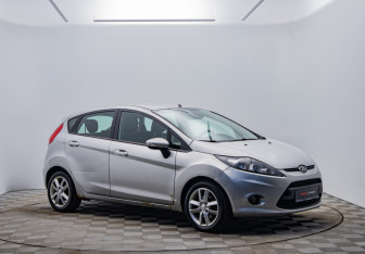 Подержанный автомобиль Ford Fiesta Hatchback 2010 года (3 фото)