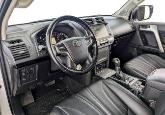 Подержанный автомобиль Toyota Land Cruiser Prado 2021 года (16 фото)