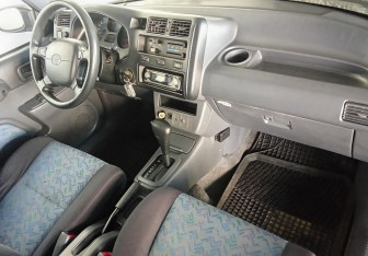 Подержанный автомобиль Toyota RAV4 1995 года (9 фото)