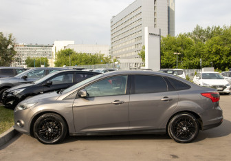 Подержанный автомобиль Ford Focus Sedan 2012 года (6 фото)