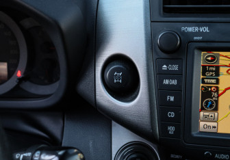 Подержанный автомобиль Toyota RAV4 2010 года (18 фото)