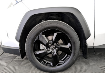 Подержанный автомобиль Toyota RAV4 2021 года (18 фото)