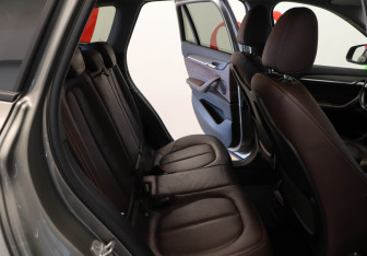 Подержанный автомобиль BMW X1 2016 года (24 фото)