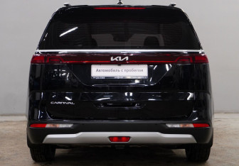 Подержанный автомобиль Kia Carnival 2021 года (6 фото)