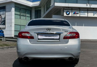 Подержанный автомобиль Infiniti M Sedan 2012 года (6 фото)