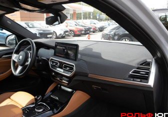 Подержанный автомобиль BMW X4 2024 года (7 фото)