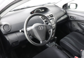 Подержанный автомобиль Toyota Yaris Sedan 2007 года (5 фото)