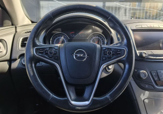 Подержанный автомобиль Opel Insignia Liftback 2013 года (13 фото)
