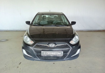 Подержанный автомобиль Hyundai Solaris Hatchback 2011 года (2 фото)