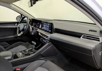 Подержанный автомобиль Kia K5 2021 года (11 фото)