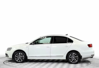 Подержанный автомобиль Volkswagen Jetta Sedan 2017 года (3 фото)
