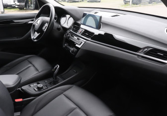 Подержанный автомобиль BMW X1 2020 года (9 фото)