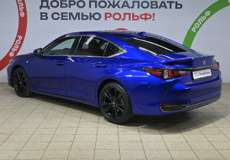 Подержанный автомобиль Lexus ES 2022 года (6 фото)