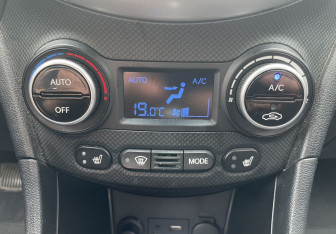 Подержанный автомобиль Hyundai Solaris Sedan 2015 года (16 фото)