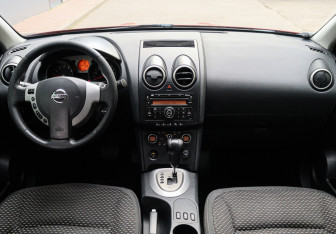 Подержанный автомобиль Nissan Qashqai 2007 года (9 фото)