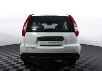 Подержанный автомобиль Nissan X-Trail 2013 года (6 фото)