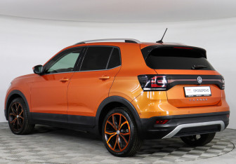 Подержанный автомобиль Volkswagen T-Cross 2019 года (7 фото)
