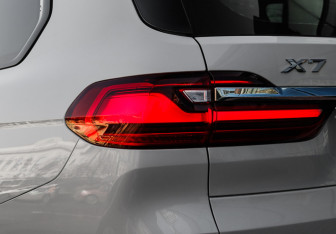 Подержанный автомобиль BMW X7 2021 года (45 фото)