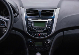 Подержанный автомобиль Hyundai Solaris Sedan 2012 года (14 фото)
