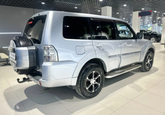 Подержанный автомобиль Mitsubishi Pajero 2012 года (4 фото)