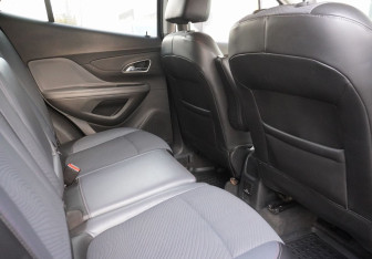 Подержанный автомобиль Opel Mokka 2013 года (10 фото)