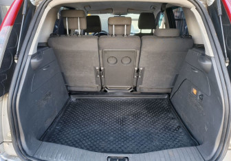 Подержанный автомобиль Ford C-MAX 2006 года (9 фото)