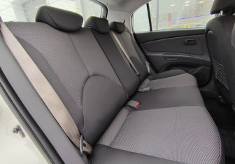 Подержанный автомобиль Kia Rio Hatchback 2009 года (11 фото)