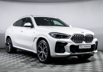 Подержанный автомобиль BMW X6 2022 года (3 фото)
