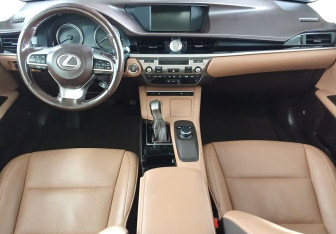 Подержанный автомобиль Lexus ES 2016 года (9 фото)