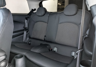 Подержанный автомобиль MINI Hatch 2020 года (18 фото)