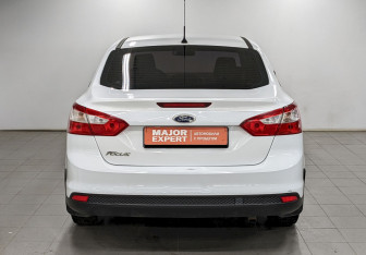 Подержанный автомобиль Ford Focus Sedan 2012 года (6 фото)