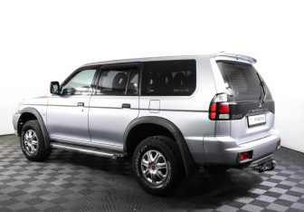 Подержанный автомобиль Mitsubishi Pajero Sport 2008 года (7 фото)