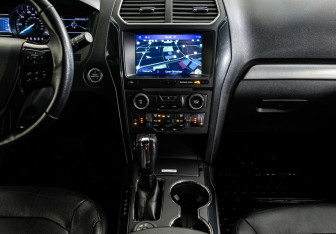 Подержанный автомобиль Ford Explorer 2018 года (10 фото)