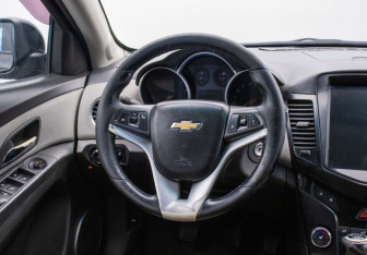 Подержанный автомобиль Chevrolet Cruze Sedan 2009 года (15 фото)