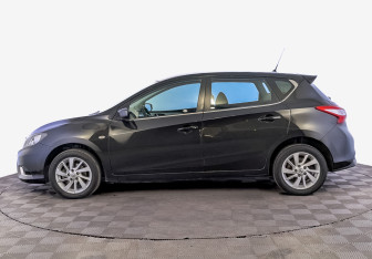 Подержанный автомобиль Nissan Tiida Hatchback 2015 года (8 фото)