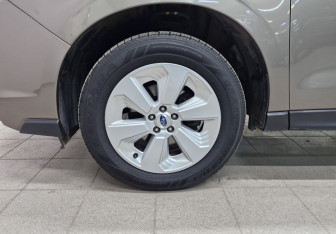 Подержанный автомобиль Subaru Forester Suv 2017 года (12 фото)