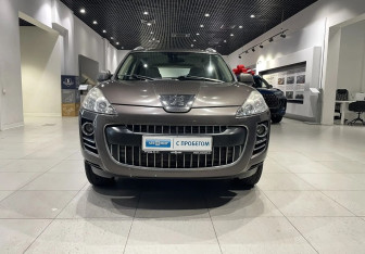 Подержанный автомобиль Peugeot 4007 2010 года (2 фото)