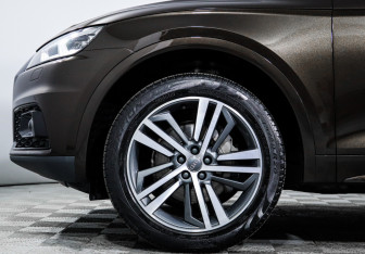 Подержанный автомобиль Audi Q5 2018 года (15 фото)