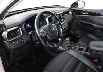 Подержанный автомобиль Kia Sorento 2020 года (9 фото)