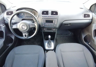 Подержанный автомобиль Volkswagen Polo Sedan 2013 года (11 фото)