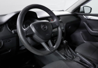 Подержанный автомобиль Skoda Octavia Liftback 2014 года (14 фото)
