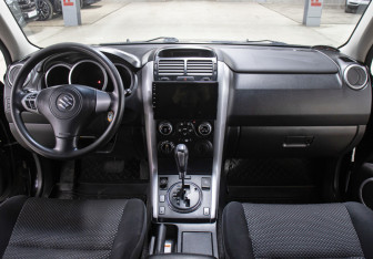 Подержанный автомобиль Suzuki Grand Vitara 2007 года (14 фото)
