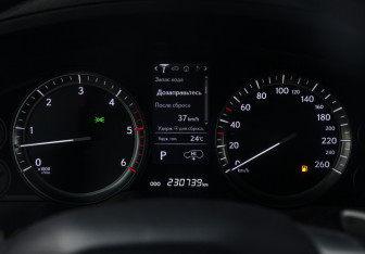 Подержанный автомобиль Lexus LX 2016 года (10 фото)