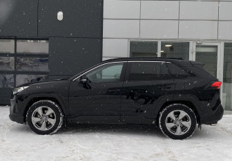 Подержанный автомобиль Toyota RAV4 2019 года (4 фото)