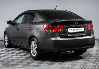 Подержанный автомобиль Kia Cerato Sedan 2011 года (7 фото)