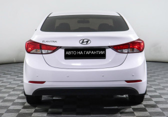 Подержанный автомобиль Hyundai Elantra Sedan 2014 года (4 фото)