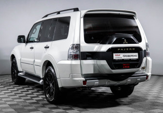 Подержанный автомобиль Mitsubishi Pajero 2019 года (7 фото)