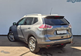 Подержанный автомобиль Nissan X-Trail 2015 года (7 фото)